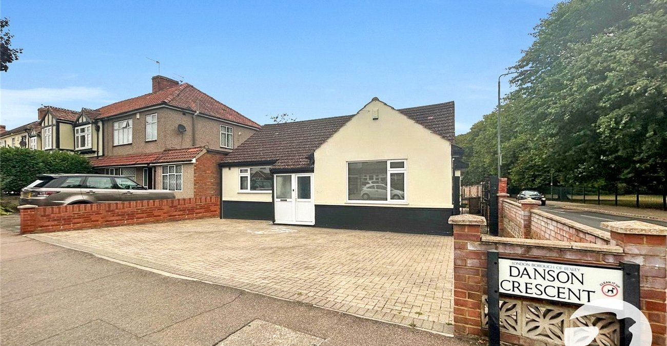 3 bedroom bungalow for sale in Welling | Robinson Jackson