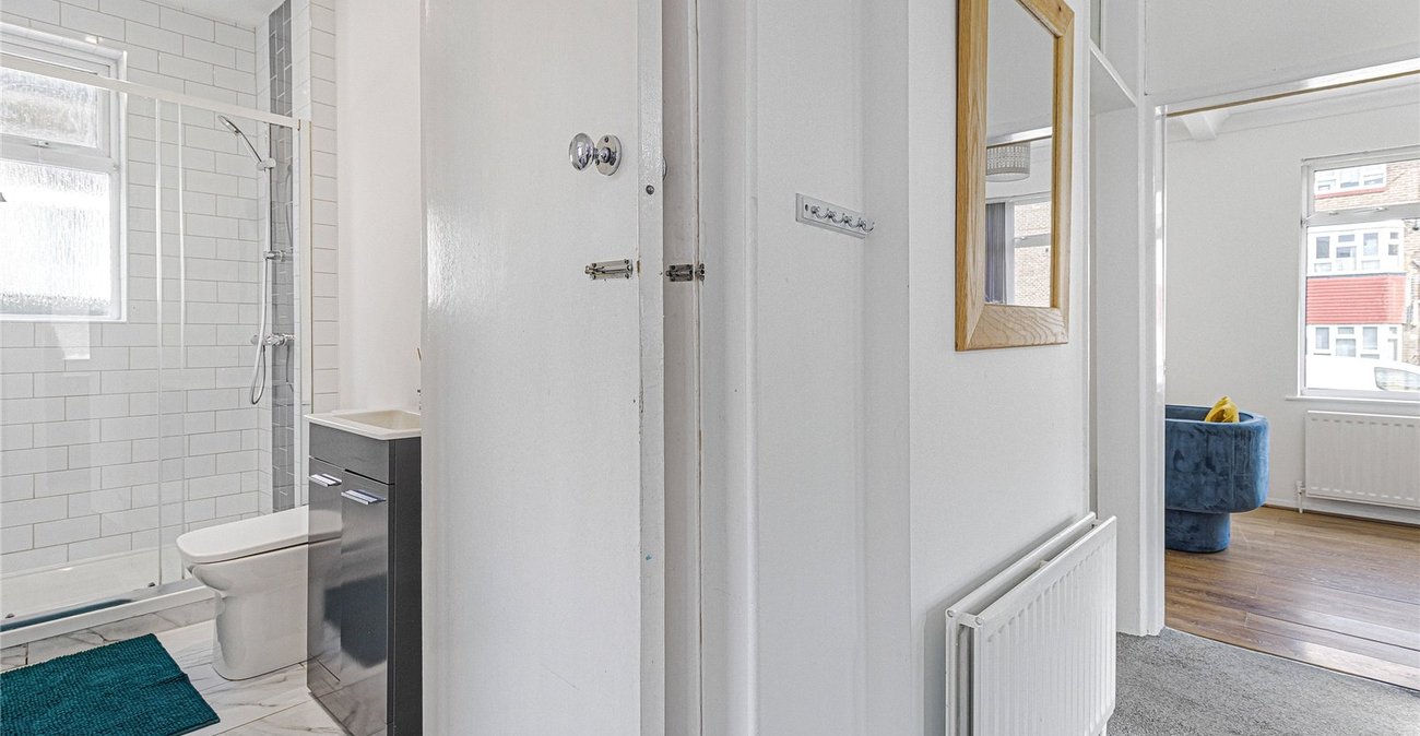 2 bedroom bungalow for sale in South Welling | Robinson Jackson