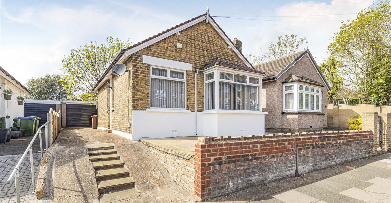 2 bedroom bungalow for sale in South Welling | Robinson Jackson