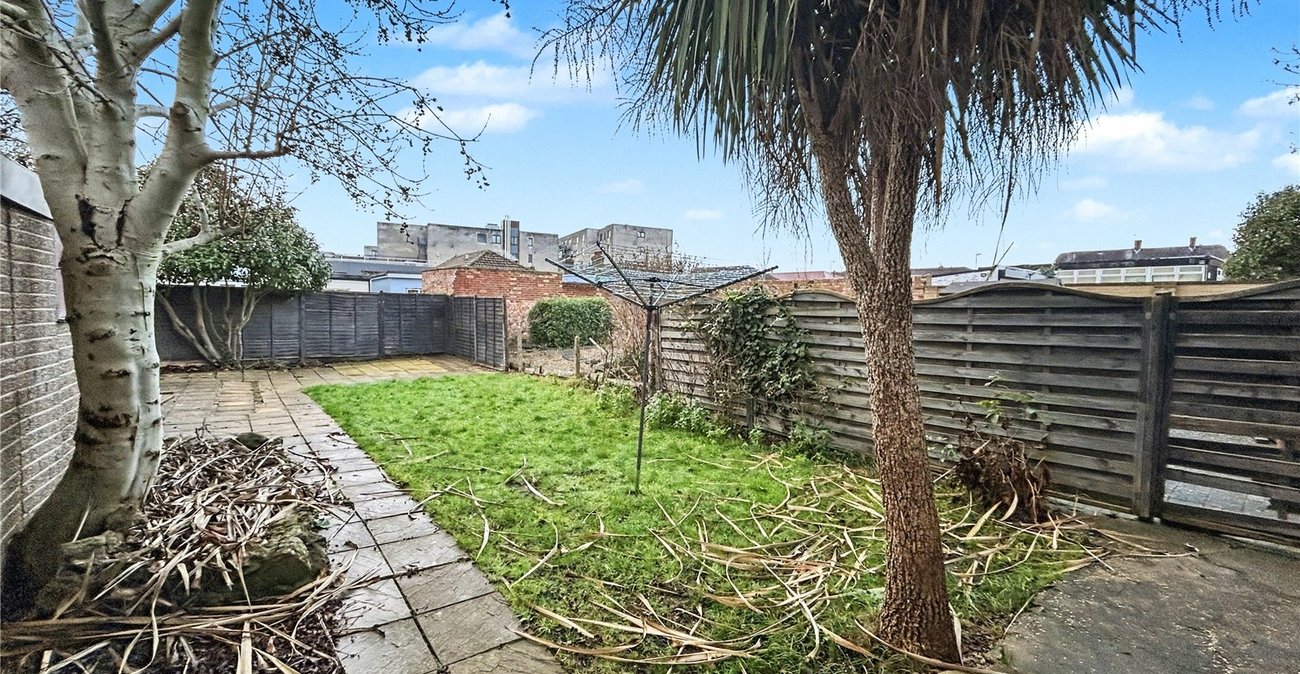 2 bedroom bungalow for sale in South Welling | Robinson Jackson