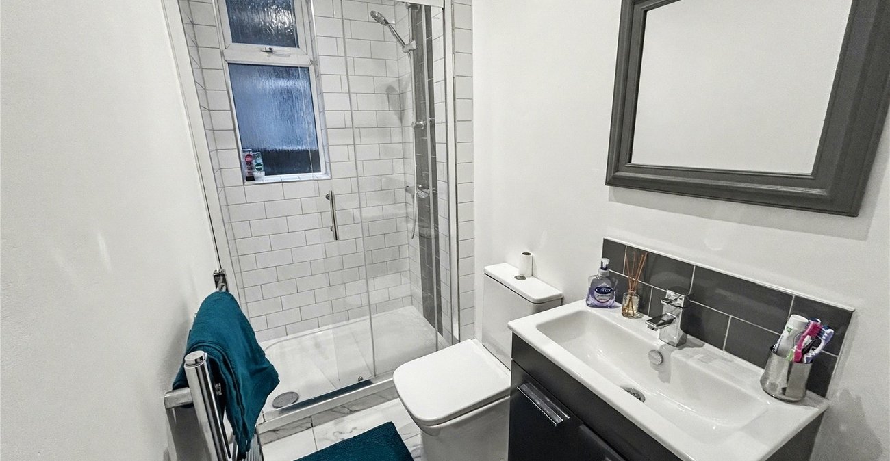 2 bedroom bungalow for sale in South Welling | Robinson Jackson