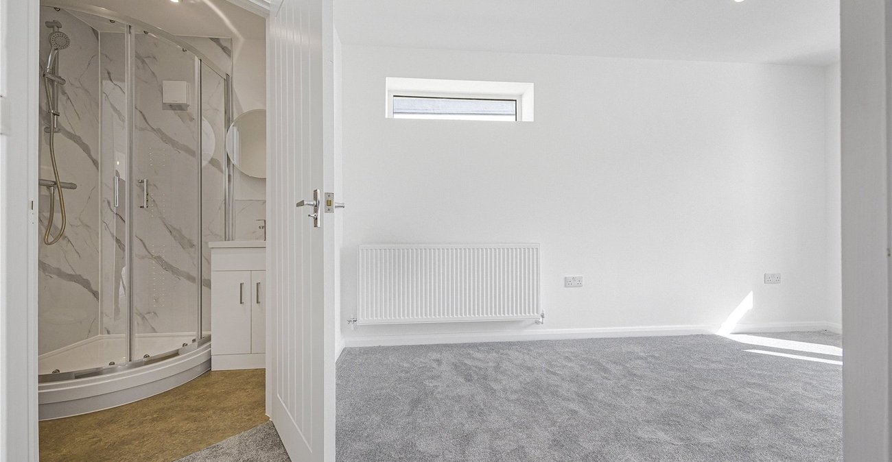 3 bedroom bungalow for sale in Rainham | Robinson Michael & Jackson