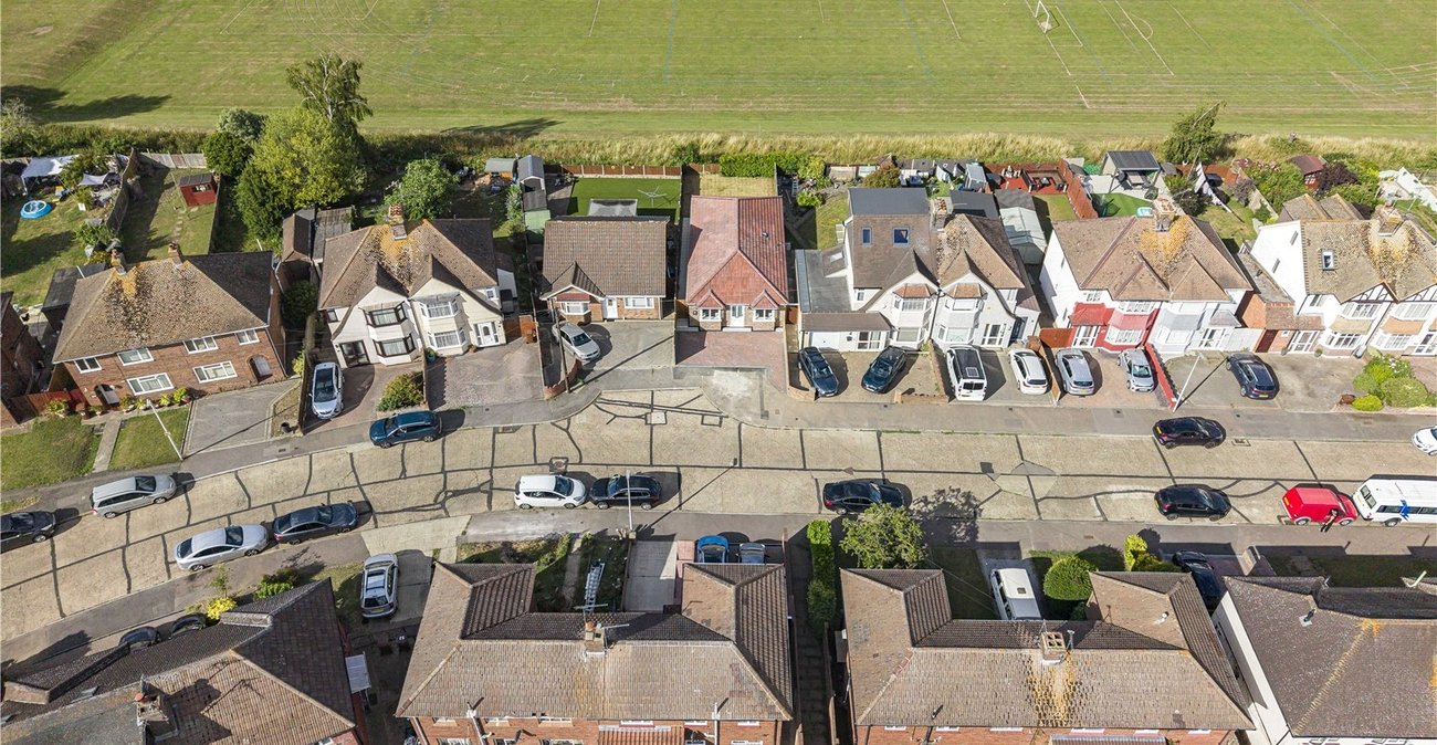 3 bedroom bungalow for sale in Rainham | Robinson Michael & Jackson