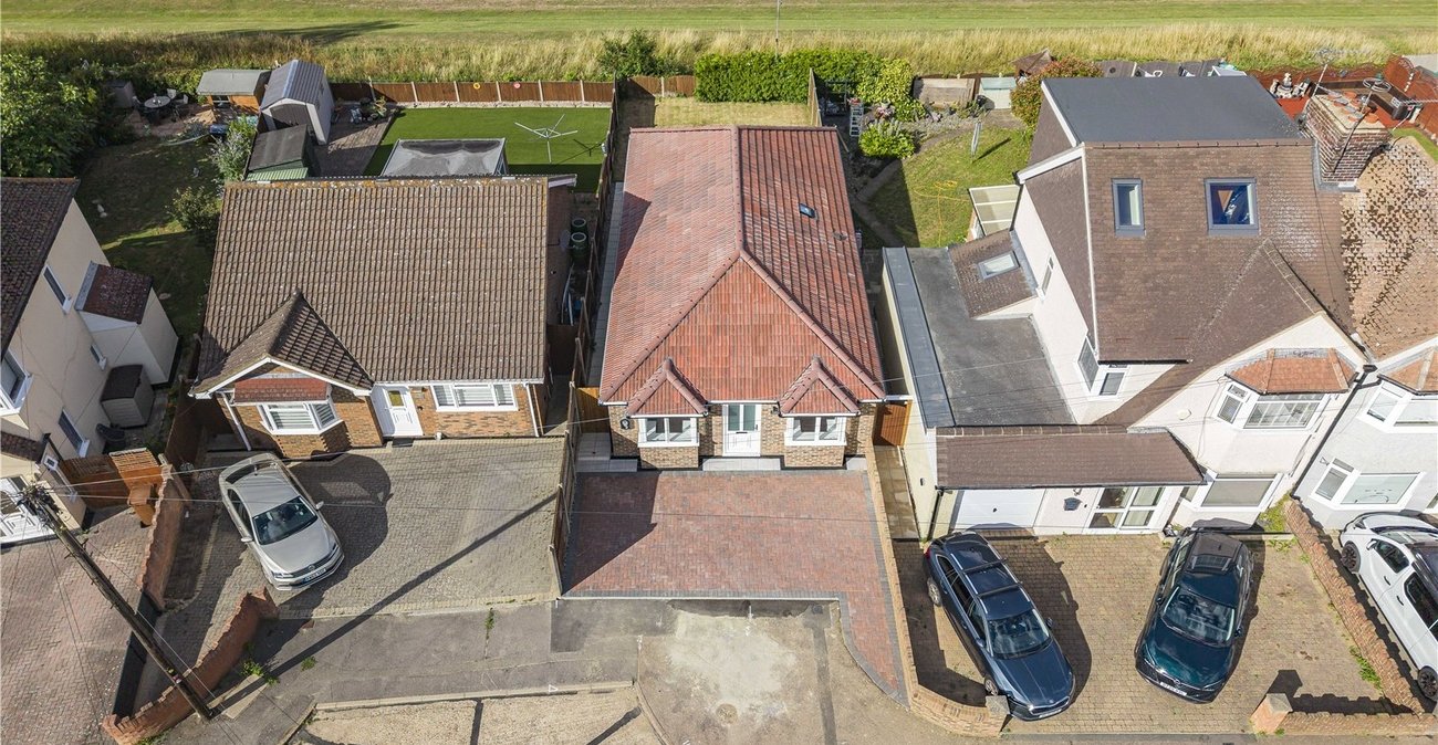 3 bedroom bungalow for sale in Rainham | Robinson Michael & Jackson