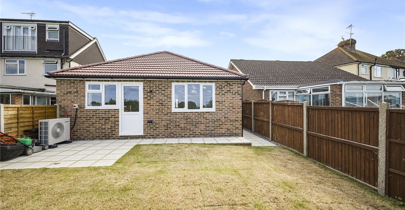3 bedroom bungalow for sale in Rainham | Robinson Michael & Jackson