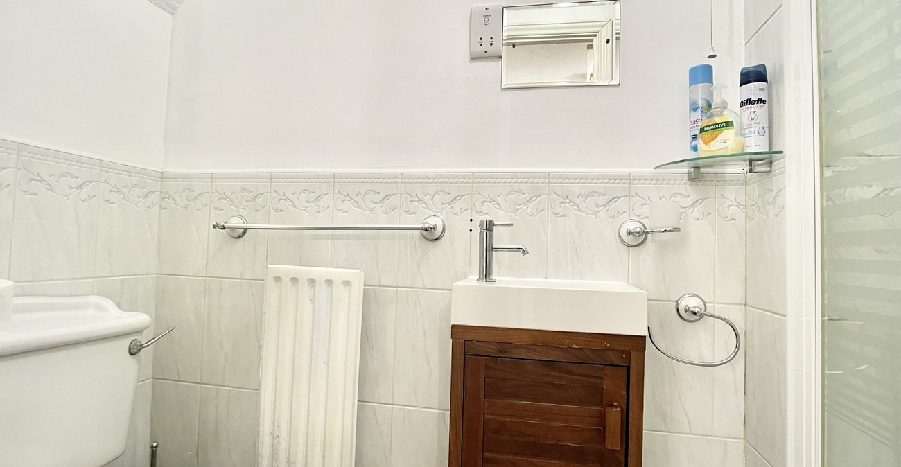 4 bedroom house for sale in Dartford | Robinson Jackson