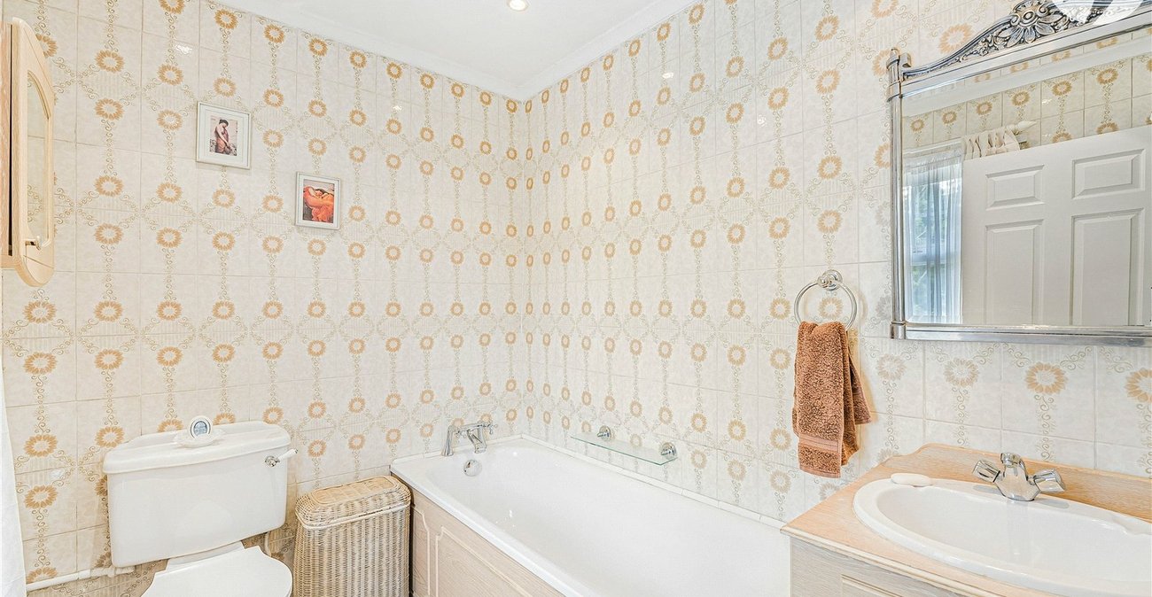 4 bedroom house for sale in Dartford | Robinson Jackson