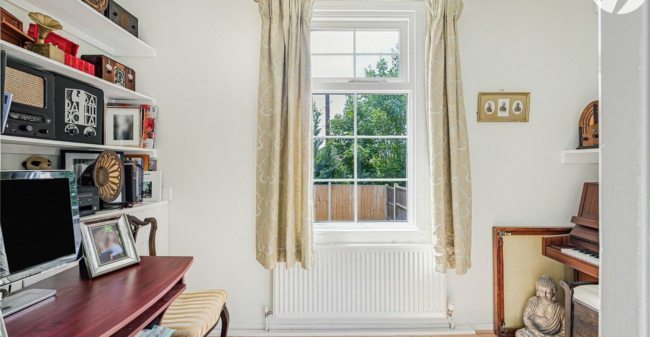 4 bedroom house for sale in Dartford | Robinson Jackson