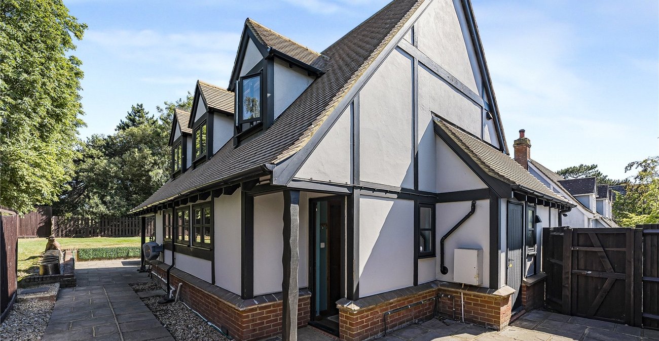 4 bedroom house for sale in Dartford | Robinson Jackson
