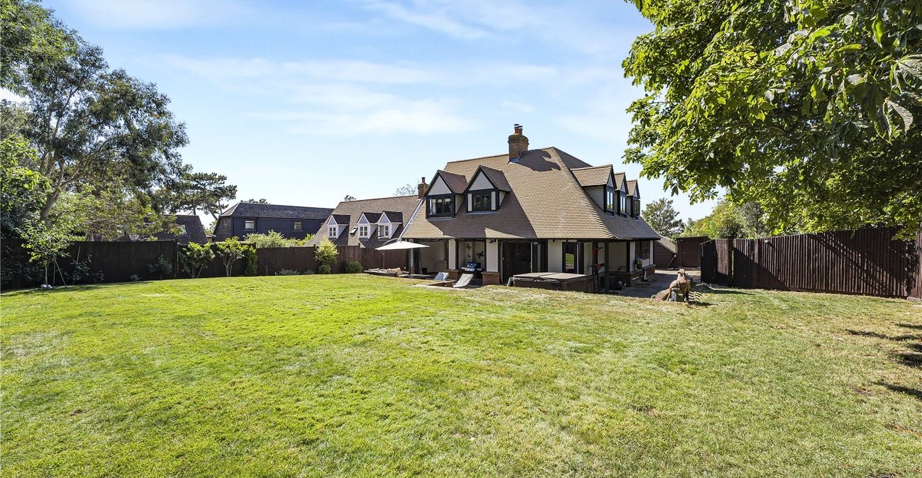 4 bedroom house for sale in Dartford | Robinson Jackson