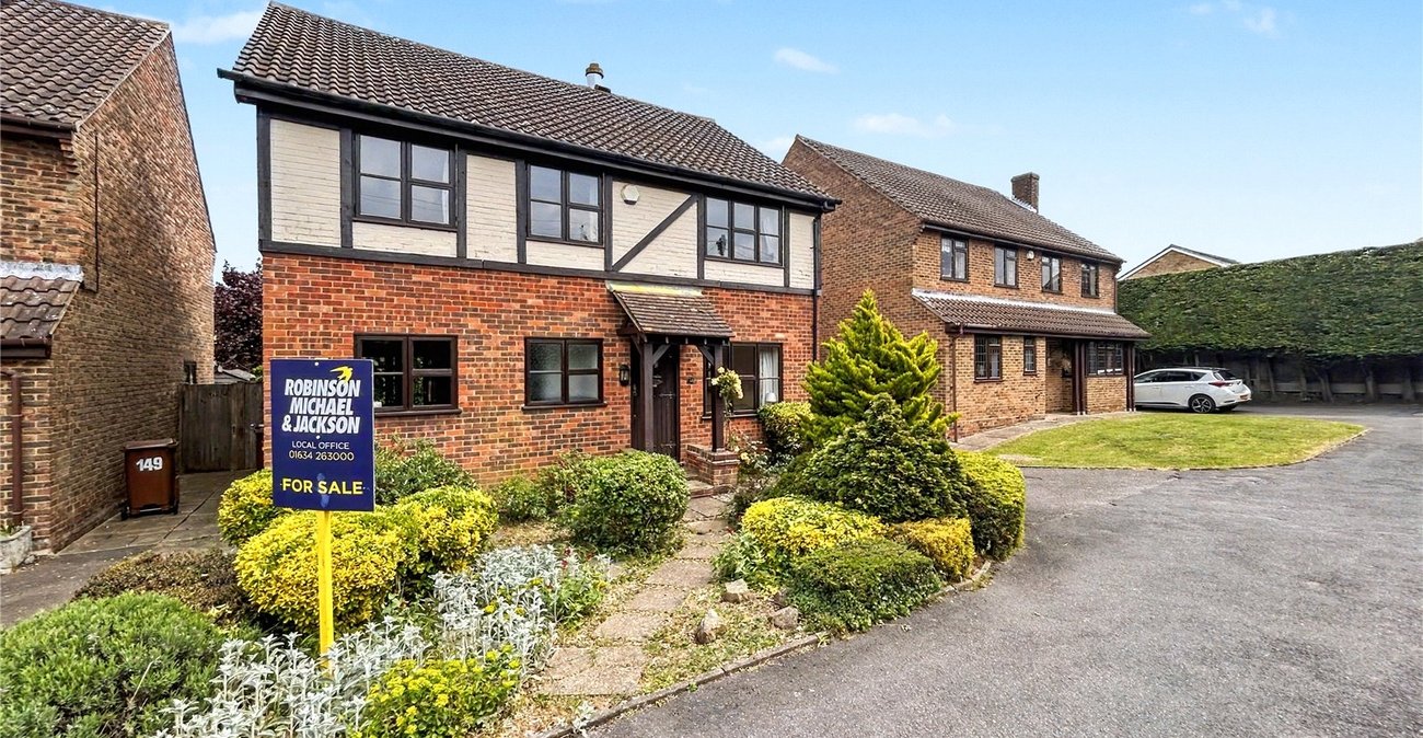 4 bedroom house for sale in Darland | Robinson Michael & Jackson