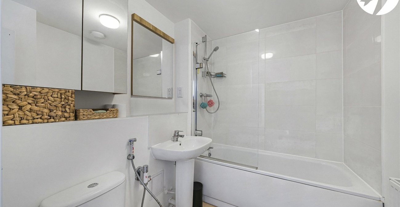 4 bedroom house for sale in Dartford | Robinson Jackson