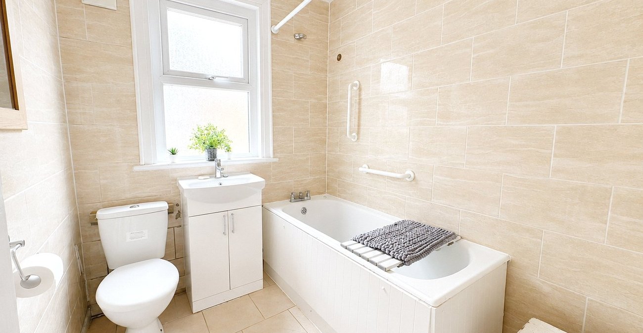 4 bedroom house for sale in London | Robinson Jackson
