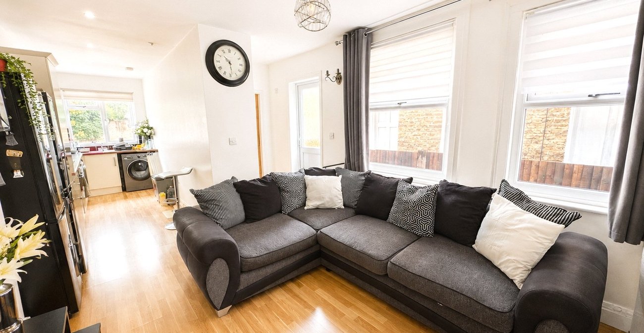 4 bedroom house for sale in London | Robinson Jackson