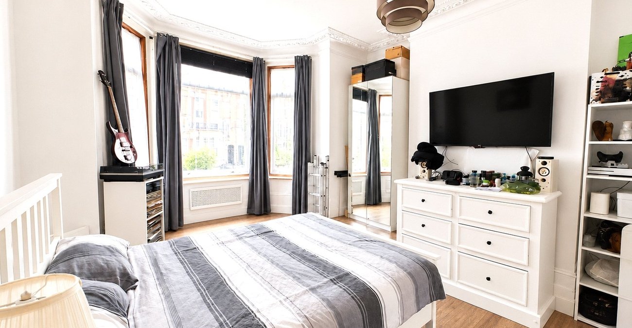 4 bedroom house for sale in London | Robinson Jackson