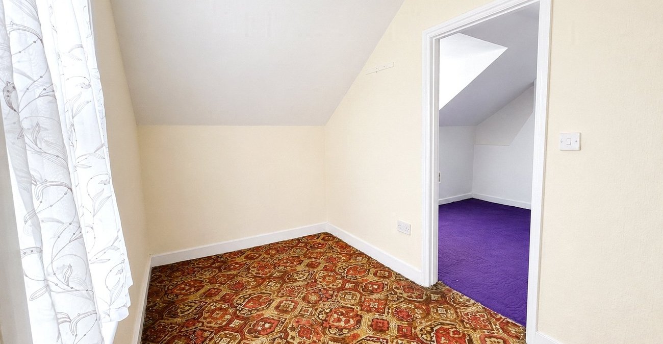 4 bedroom house for sale in London | Robinson Jackson