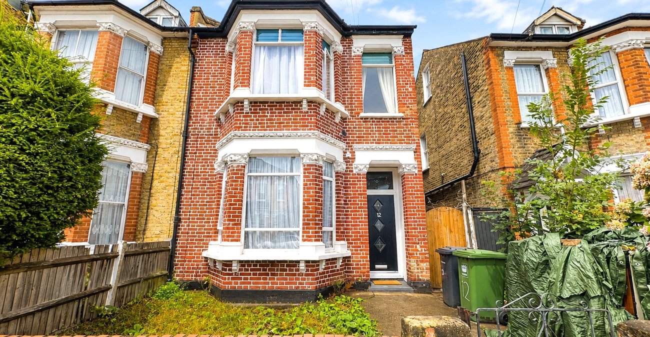 4 bedroom house for sale in London | Robinson Jackson