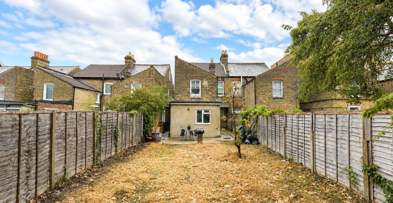 4 bedroom house for sale in London | Robinson Jackson