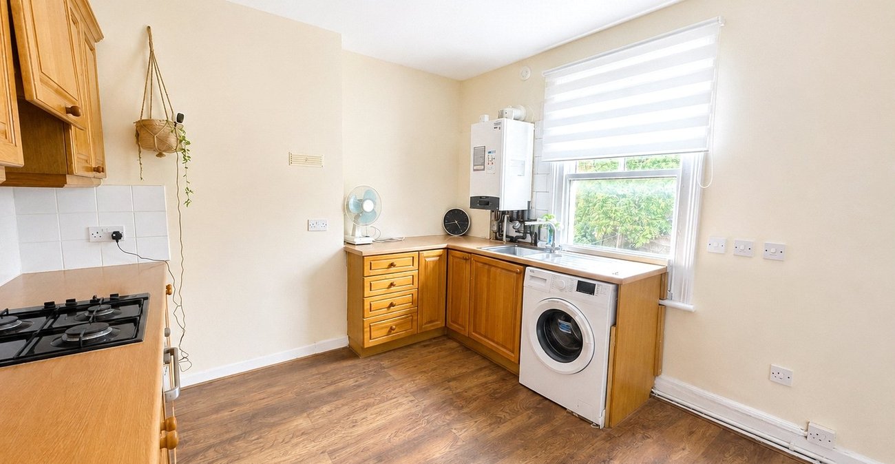 4 bedroom house for sale in London | Robinson Jackson