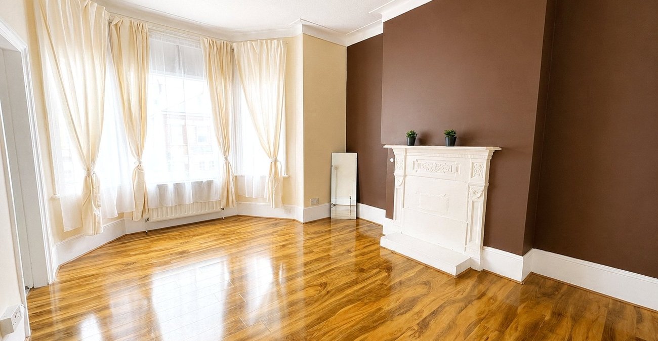 4 bedroom house for sale in London | Robinson Jackson