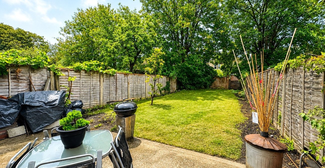 4 bedroom house for sale in London | Robinson Jackson
