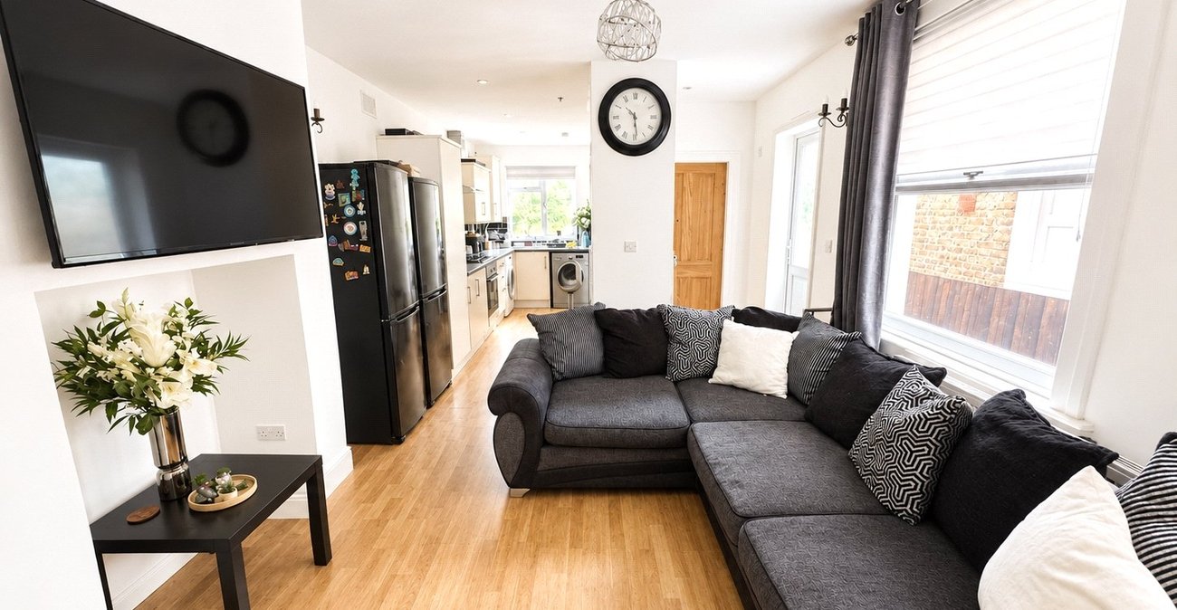 4 bedroom house for sale in London | Robinson Jackson