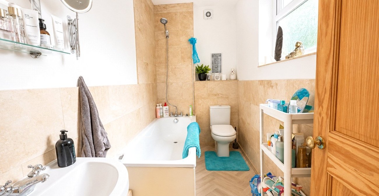 4 bedroom house for sale in London | Robinson Jackson
