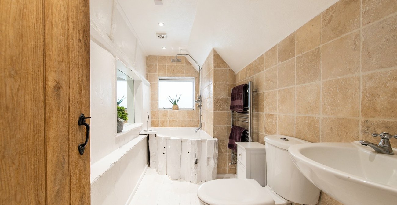 2 bedroom house for sale in Meopham | Robinson Michael & Jackson