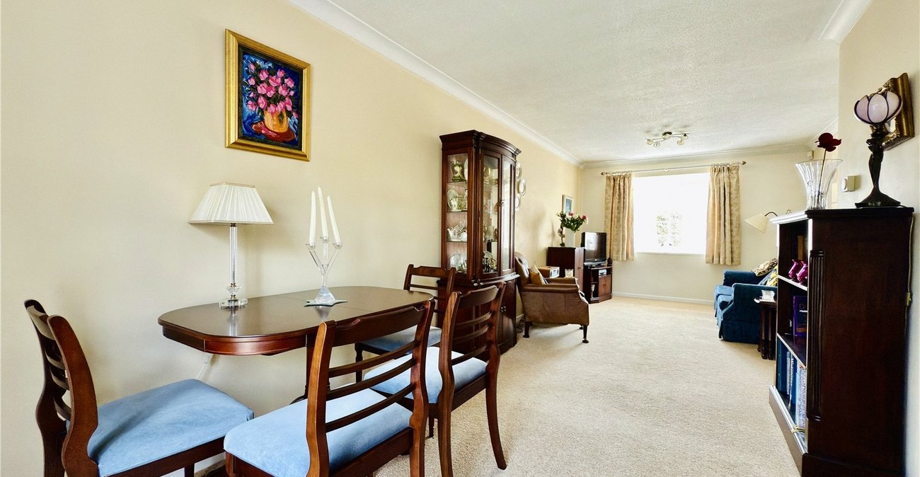 4 bedroom house for sale in Hextable | Robinson Jackson