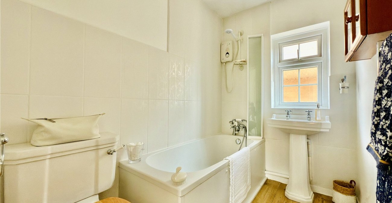 4 bedroom house for sale in Hextable | Robinson Jackson