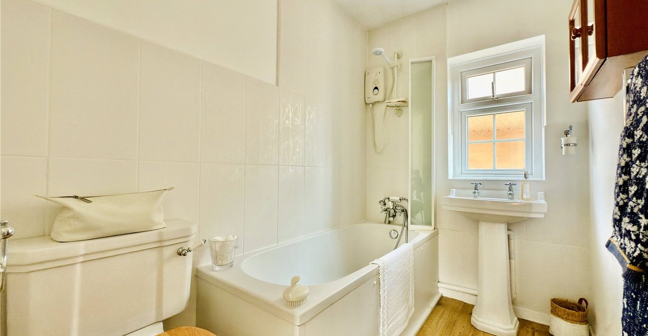 4 bedroom house for sale in Hextable | Robinson Jackson