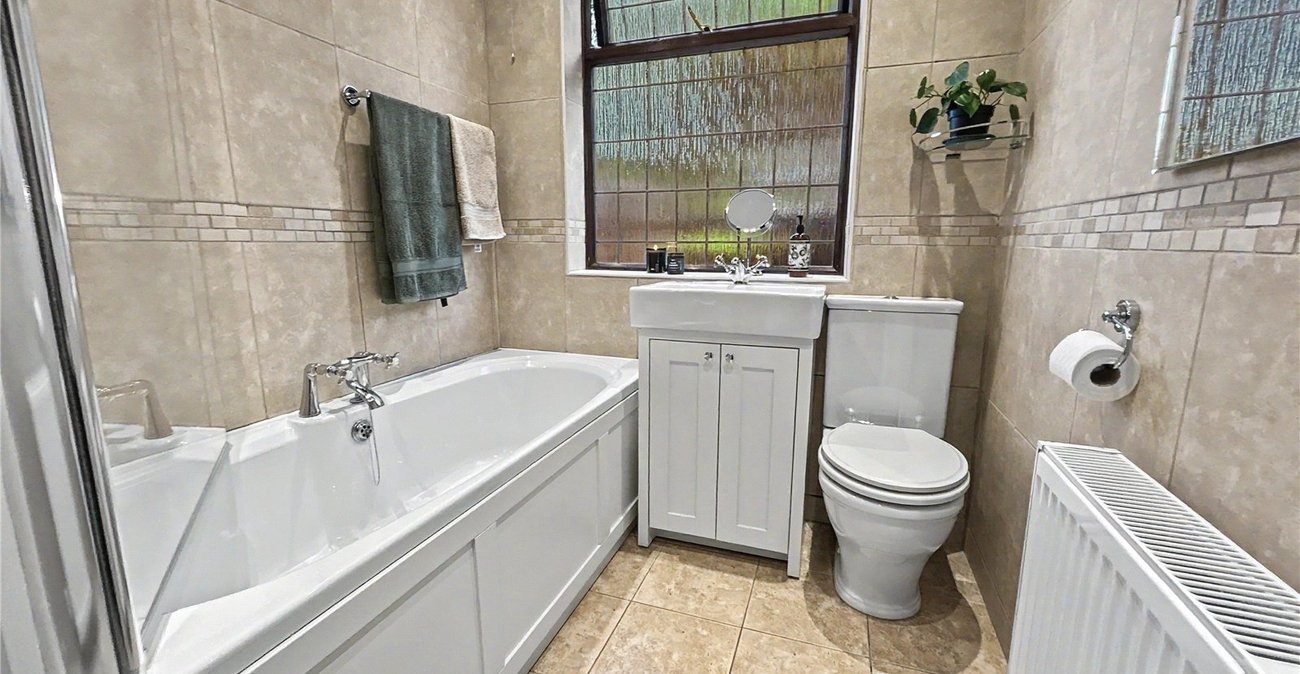 2 bedroom bungalow for sale in Sidcup | Robinson Jackson