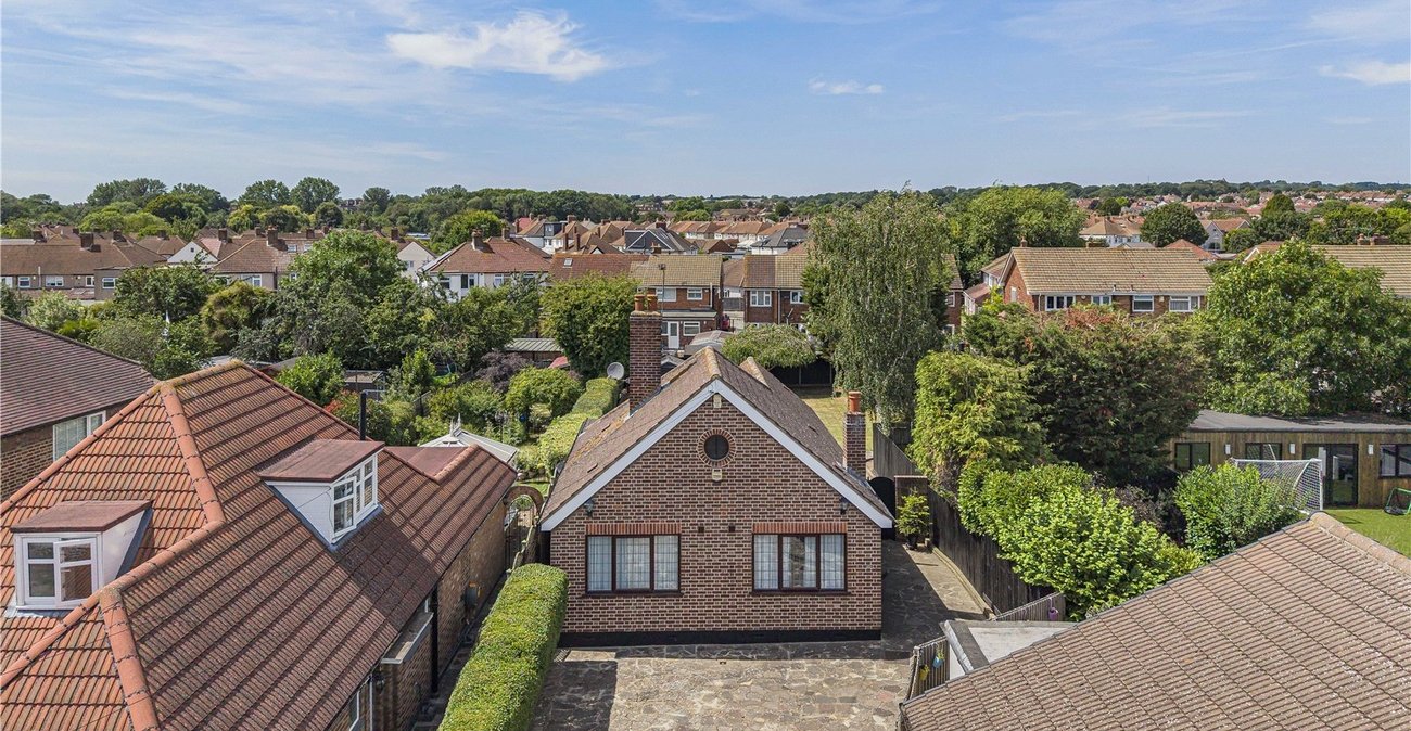2 bedroom bungalow for sale in Sidcup | Robinson Jackson