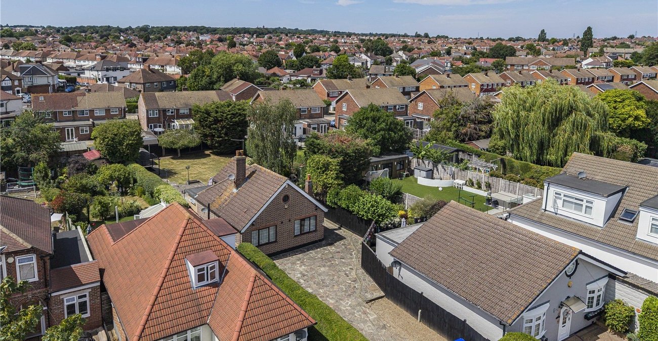 2 bedroom bungalow for sale in Sidcup | Robinson Jackson