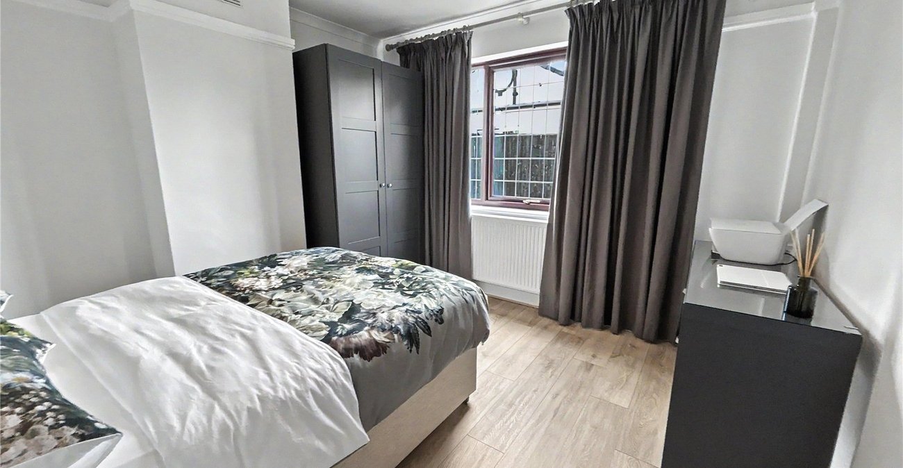2 bedroom bungalow for sale in Sidcup | Robinson Jackson