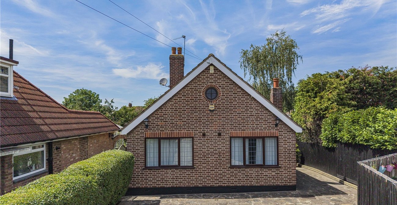 2 bedroom bungalow for sale in Sidcup | Robinson Jackson