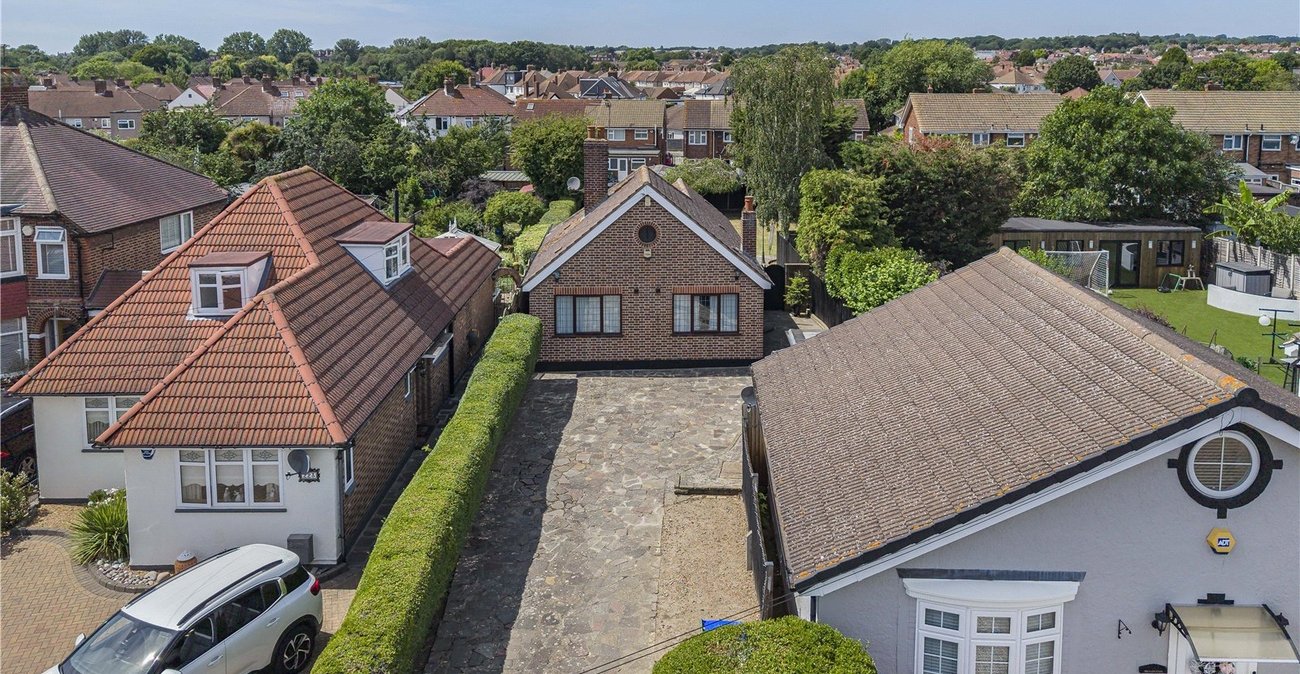 2 bedroom bungalow for sale in Sidcup | Robinson Jackson