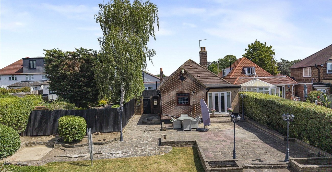 2 bedroom bungalow for sale in Sidcup | Robinson Jackson
