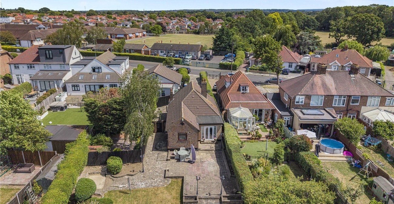 2 bedroom bungalow for sale in Sidcup | Robinson Jackson