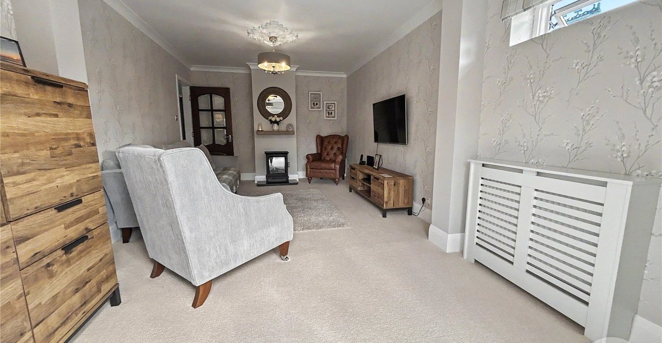 2 bedroom bungalow for sale in Sidcup | Robinson Jackson