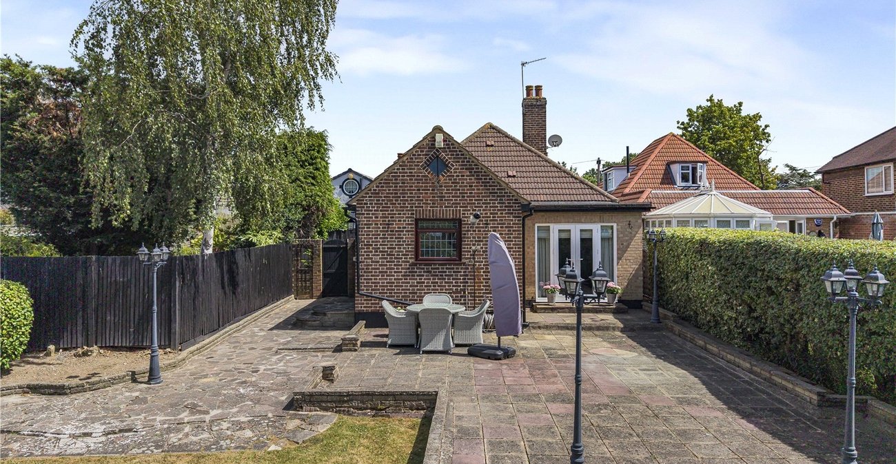 2 bedroom bungalow for sale in Sidcup | Robinson Jackson