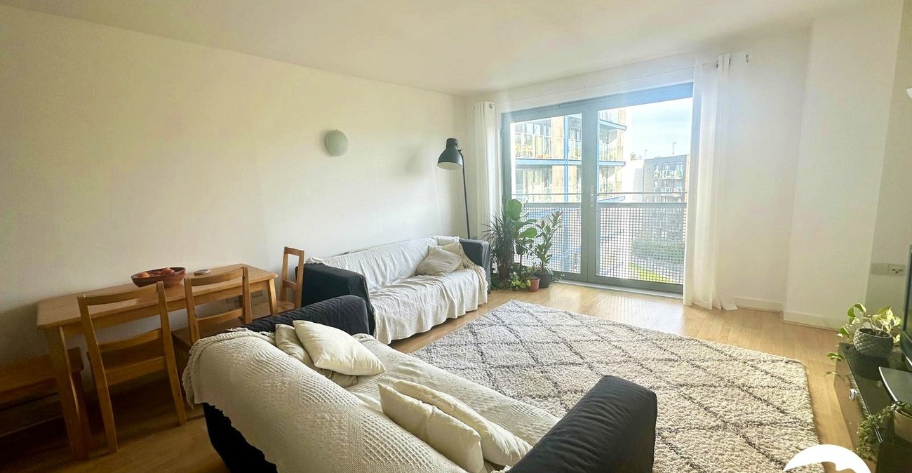 2 bedroom property for sale in London | Robinson Jackson