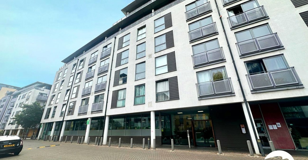 2 bedroom property for sale in London | Robinson Jackson