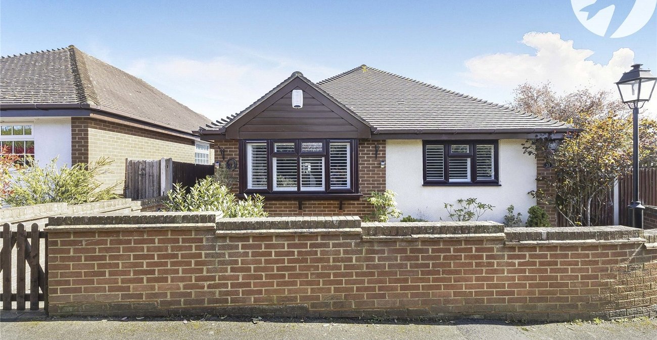 2 bedroom bungalow for sale in Strood | Robinson Michael & Jackson