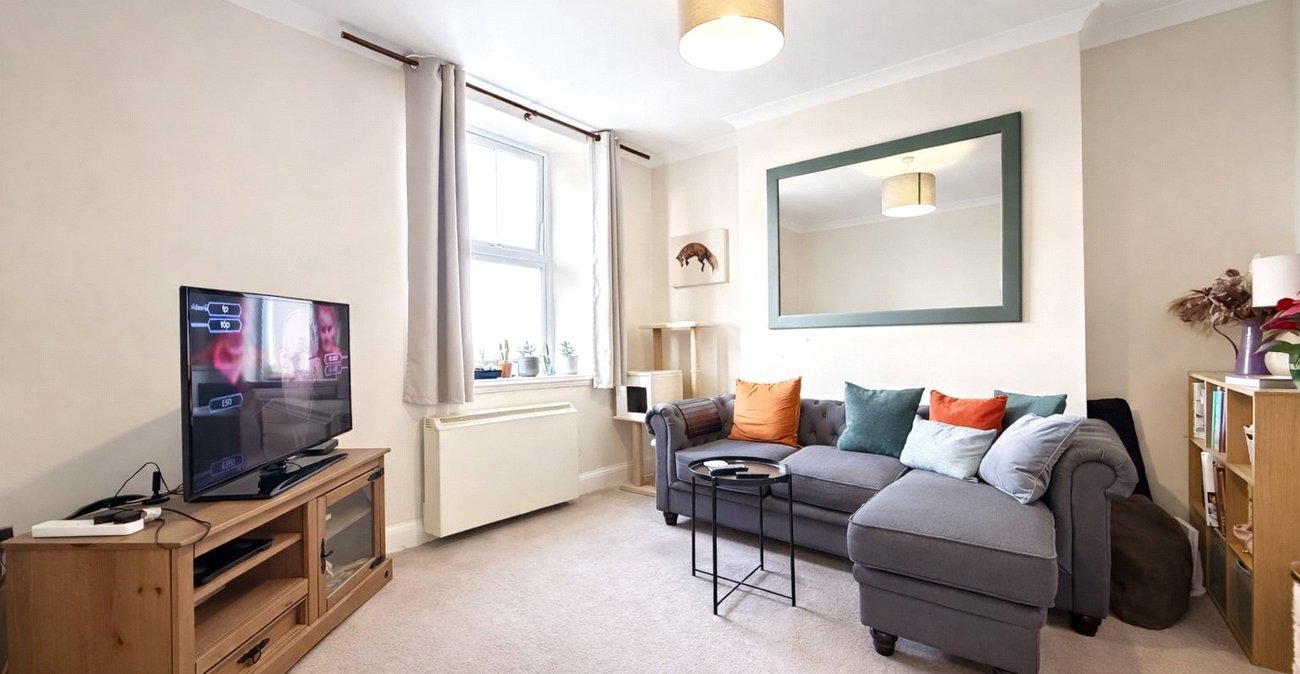 2 bedroom property for sale in London | Robinson Jackson