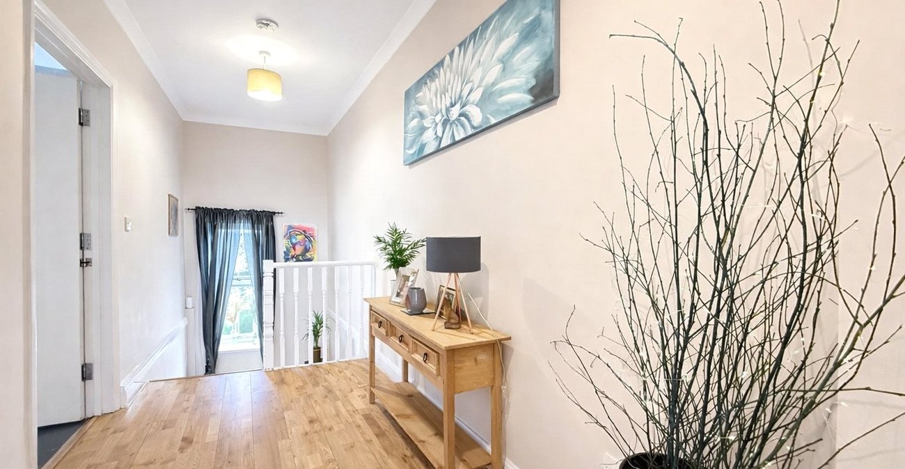 2 bedroom property for sale in London | Robinson Jackson