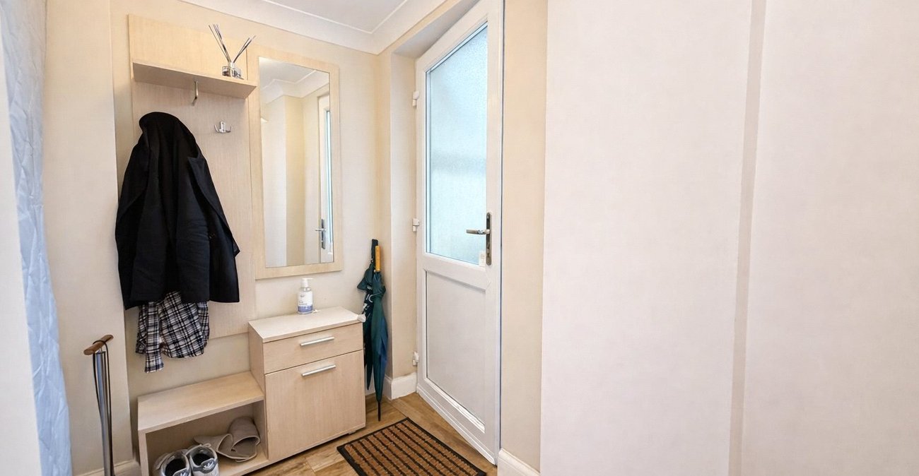 2 bedroom property for sale in London | Robinson Jackson