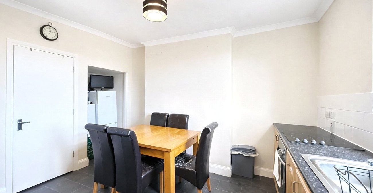 2 bedroom property for sale in London | Robinson Jackson