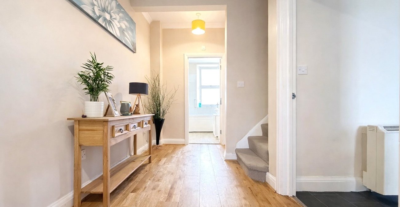 2 bedroom property for sale in London | Robinson Jackson