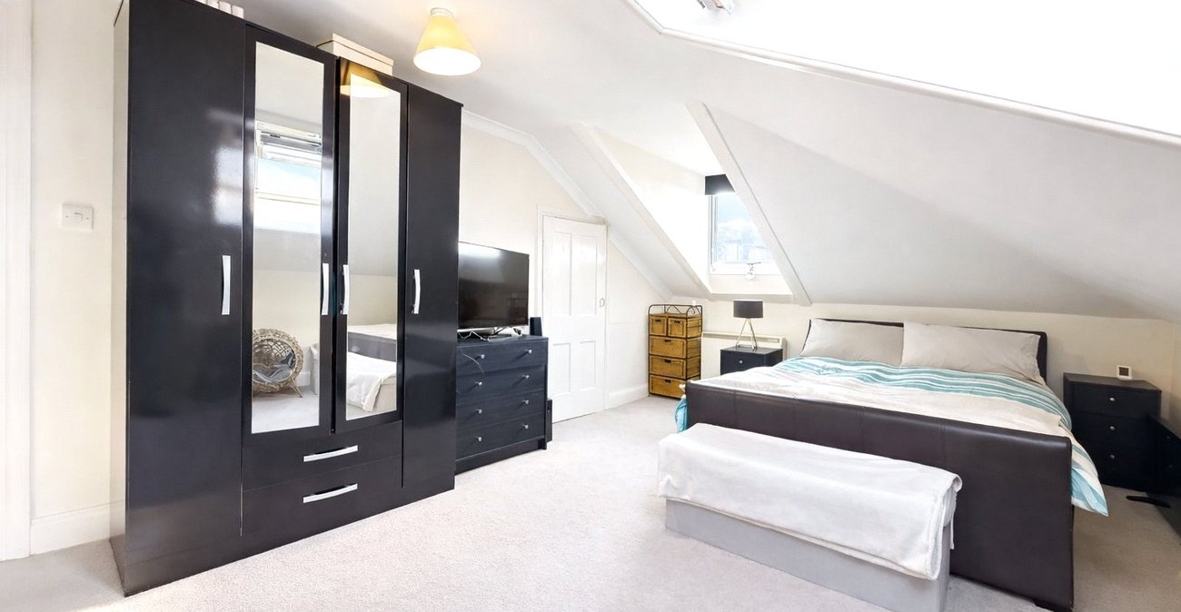 2 bedroom property for sale in London | Robinson Jackson